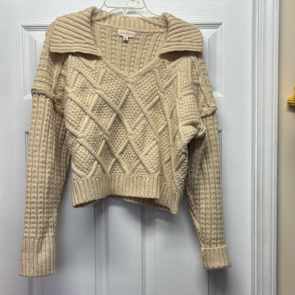 Promesa Cream V-Neck Cropped Chunky Cable Knit Sweater Small